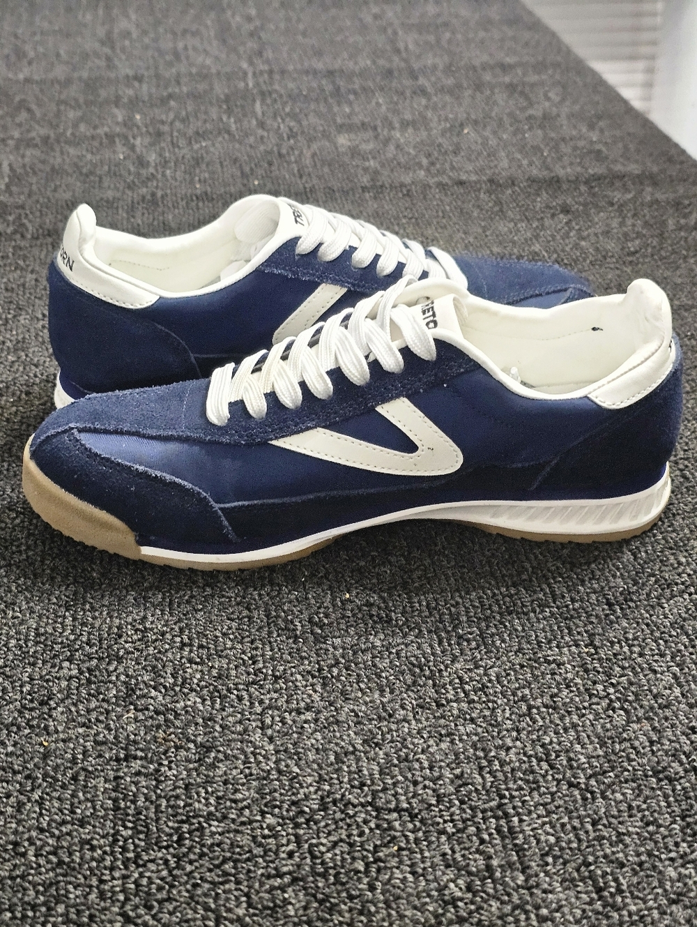 Tretorn Navy & White Rawlins 2.0 Retro Runner Sneakers w/ Gum Soles Women's 7.5M - Picture 4 of 8